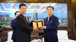 【集團(tuán)新聞】助力長沙建設(shè) 住友橡膠高層獲“星沙友誼獎”